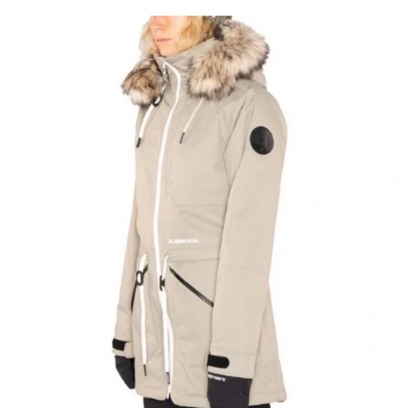 🪞 NEW armada winter snow faux fur coat and ski jacket with hood pockets - Picture 5 of 7